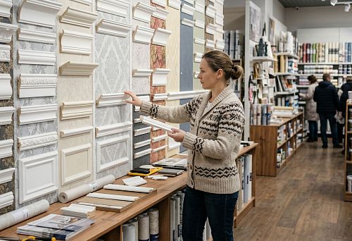 Wallpaper molding: how to choose and buy decorative wall profiles