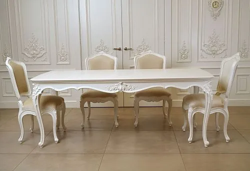 White Italian furniture &mdash; table and chairs in classic style