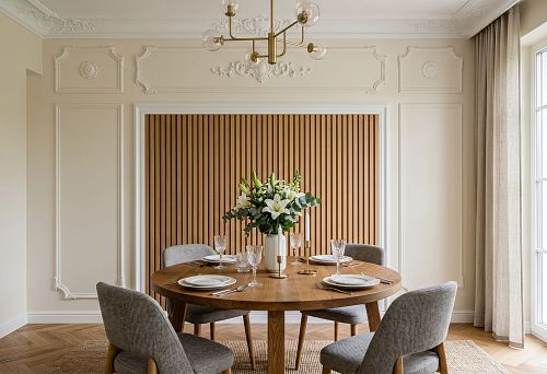 Stucco decor and wooden slats for the dining area: how to design the wall near the table in a unified style