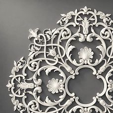 Close-up of the stucco ornament of ceiling rosette RPU.VRS-001 with shells, roses, and leaves