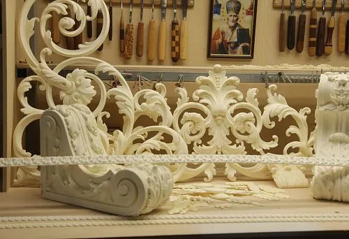 Decorative elements for the ceiling in the workshop