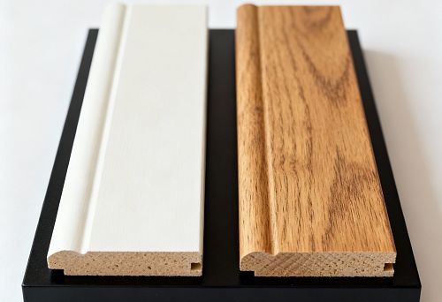 Comparison of two decorative panels &mdash; white MDF and solid wood for Russian-style interiors