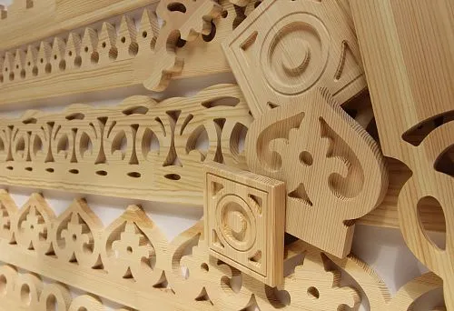 Carved wooden elements: cornices and decorative inserts for decorating facades and interiors