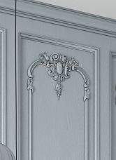 Detailed view of the floral ornament on the appliqu&eacute; from the decor set C-009-1-1