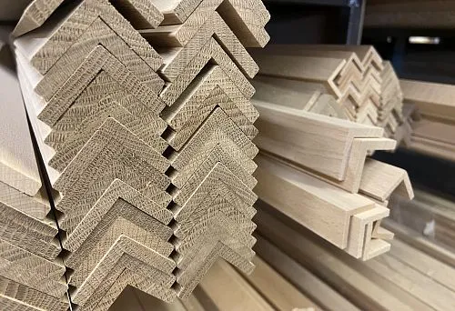 Solid wood blanks with clear geometry, stacked on the warehouse