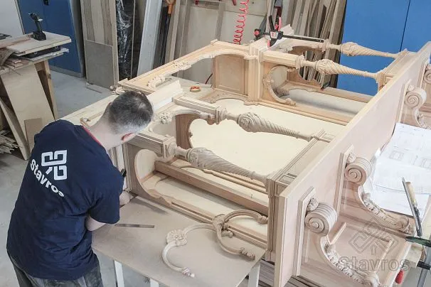 Antique Bronze Socket Cover L. Door Handles on Socket. Image