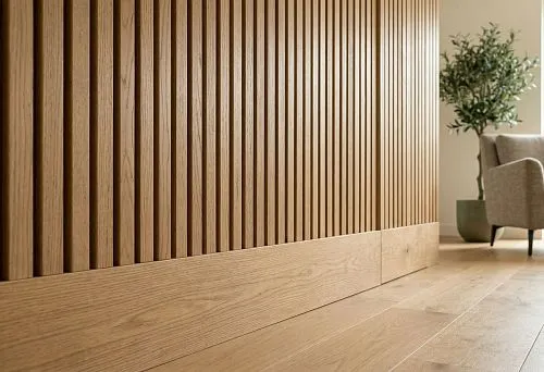 Wooden wall batten and solid wood skirting board: how to connect verticals and the bottom of the wall
