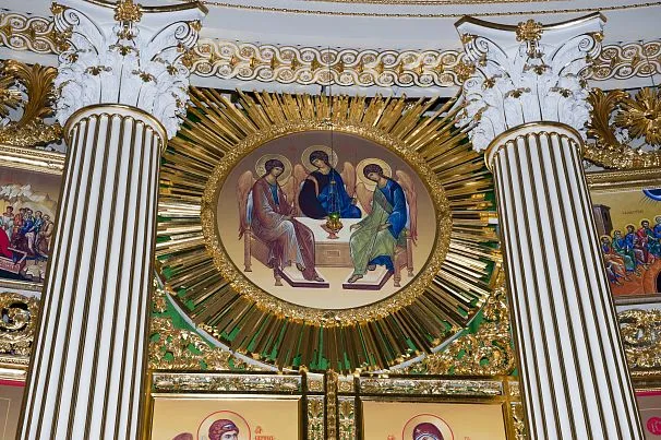 1040 Sapphire Cyl Antique Brass + Brown. Door Handles on Plate. Image