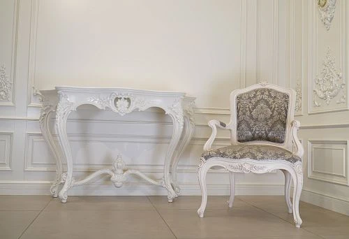 Composition with console and chair in classic style