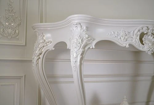 Light furniture with artistic carving &mdash; elegance in interior design