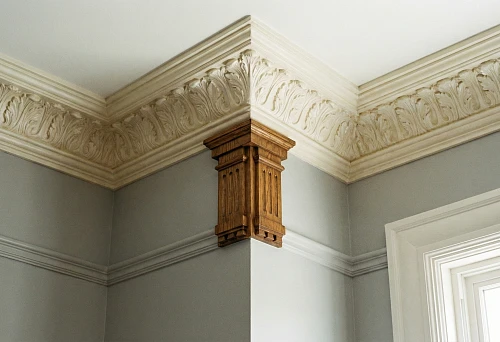Decorative polyurethane ceiling cornice with embossed pattern and wooden corners for neat finishing