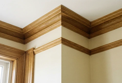 Wooden cornice under the ceiling and decorative strips &mdash; designing the wall and ceiling junction