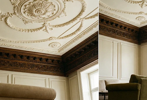 Ceiling molding made of polyurethane combined with a carved solid wood cornice &mdash; a neoclassical interior with high ceilings, soft lighting, and architectural expressiveness