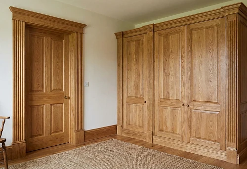 Wooden oak architraves around the door and an oak cabinet: a unified profile and wood tone link the opening and furniture