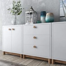 Button handles for drawers made of beech and oak