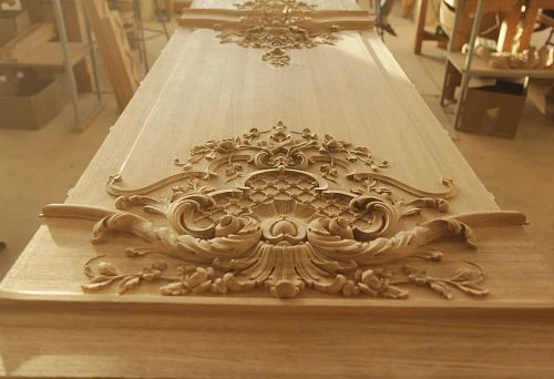 Elegant wall-mounted decor with floral pattern &ndash; an elegant solution for a stylish interior.