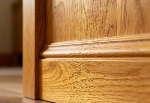 Natural skirting board from solid wood with clear texture
