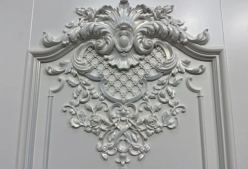 Decorative wall plug with floral ornament and 3D details