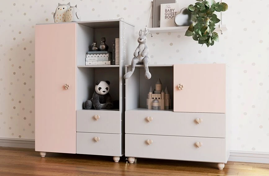 Dresser KMD-009 with "Paw" HL-047 and "Cloud" HL-050 handles in the child's room interior.