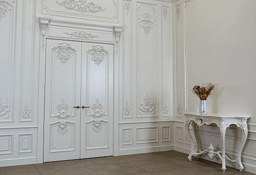 Italian Baroque Furniture - Carved White Console in a Classic Interior