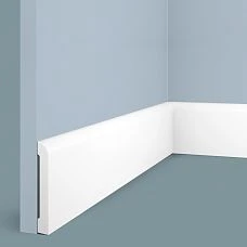 BE100 floor skirting board from polystyrene HI WOOD, maximum height 100 mm and thickness 13.5 mm, smooth minimalist white surface