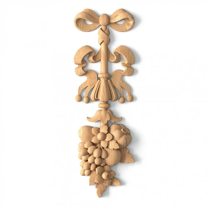 Wooden insert with elegant floral decoration