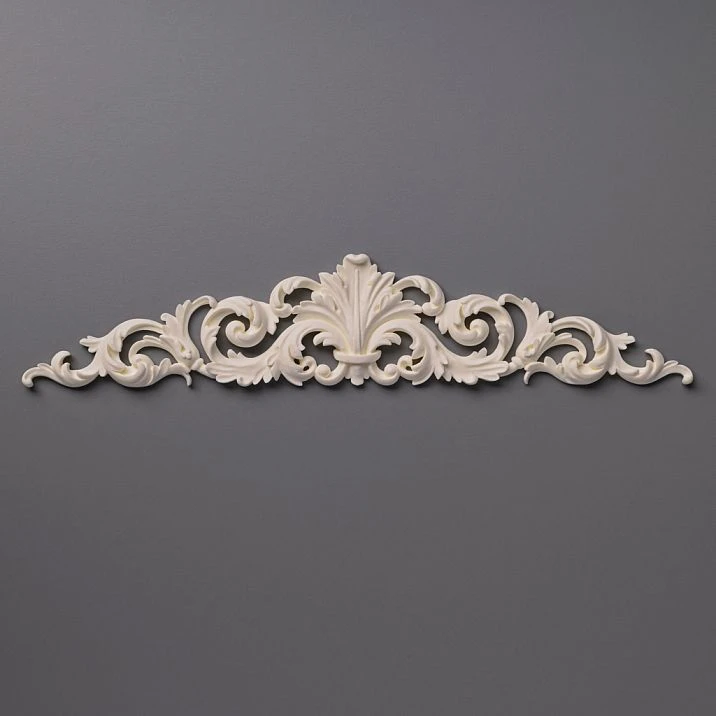 Light and durable polyurethane crown with floral motif for walls and ceilings