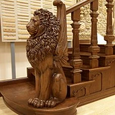 Parade column Lion for staircase made of solid wood in interior photo