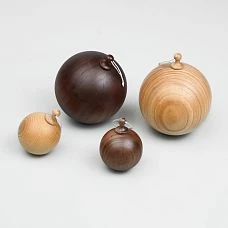 SUV-002 Christmas ball made of natural wood, decoration for the Christmas tree