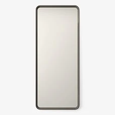 Close-up of the beech wood texture used in the design of the Aurora 008-007 mirror